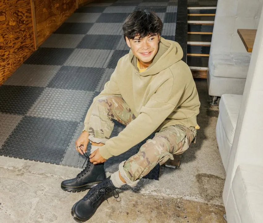 Dr. Martens Casual|Boots>Men's Combs Leather Combat Boots