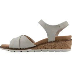 Cliffs by White Mountain Sandals><noscript><img width=