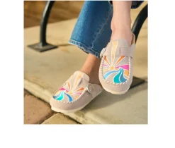 Minnetonka Clogs & Mules>Women's Buckle Clog Clogs