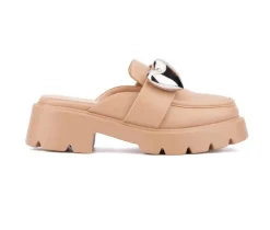 Women's Heart Lugged Clogs|Olivia Miller