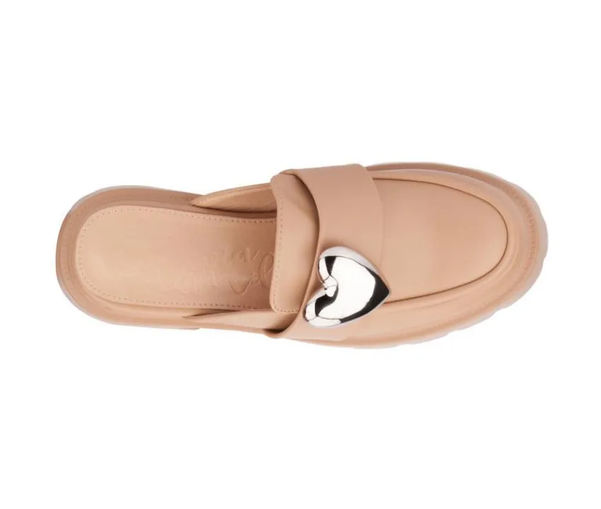 Women's Heart Lugged Clogs|Olivia Miller