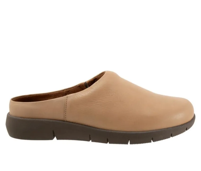 Women's Andria Clogs|Softwalk Online