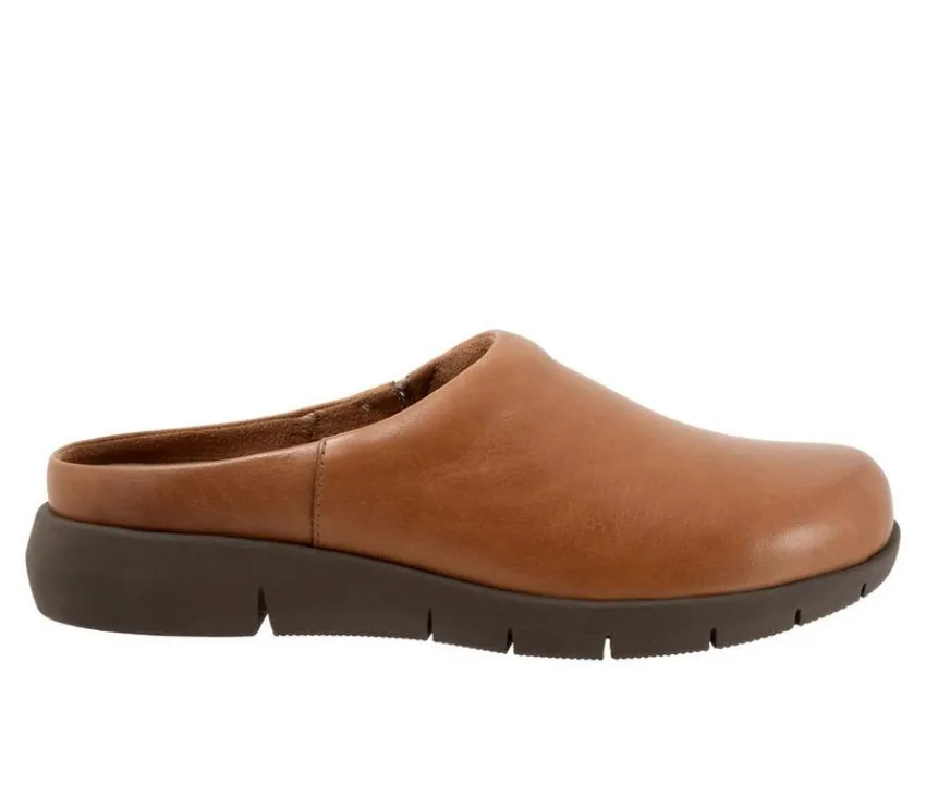 Women's Andria Clogs|Softwalk Clearance