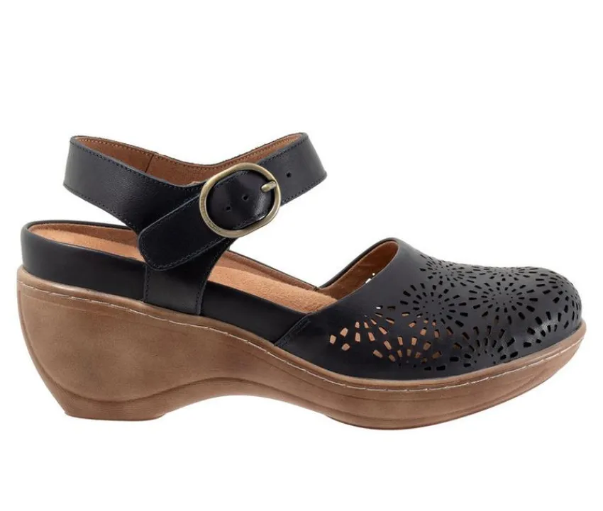 Women's Mabelle Perf Clogs|Softwalk Discount