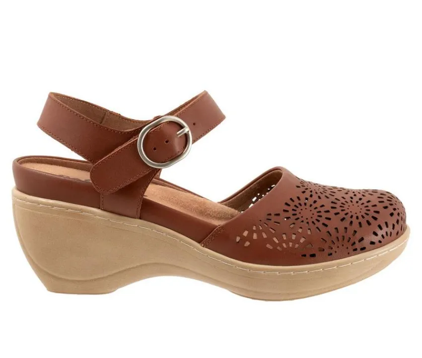Women's Mabelle Perf Clogs|Softwalk Best