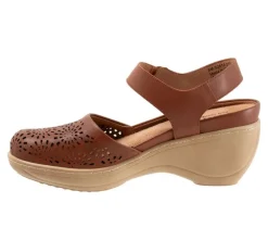 Women's Mabelle Perf Clogs|Softwalk Best