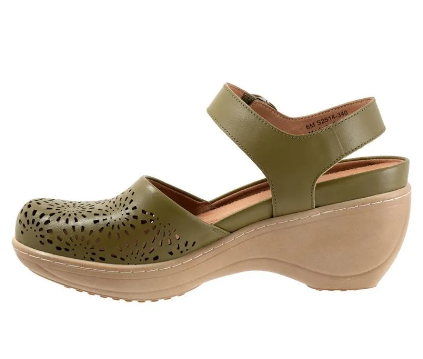 Softwalk Clogs & Mules>Women's Mabelle Perf Clogs