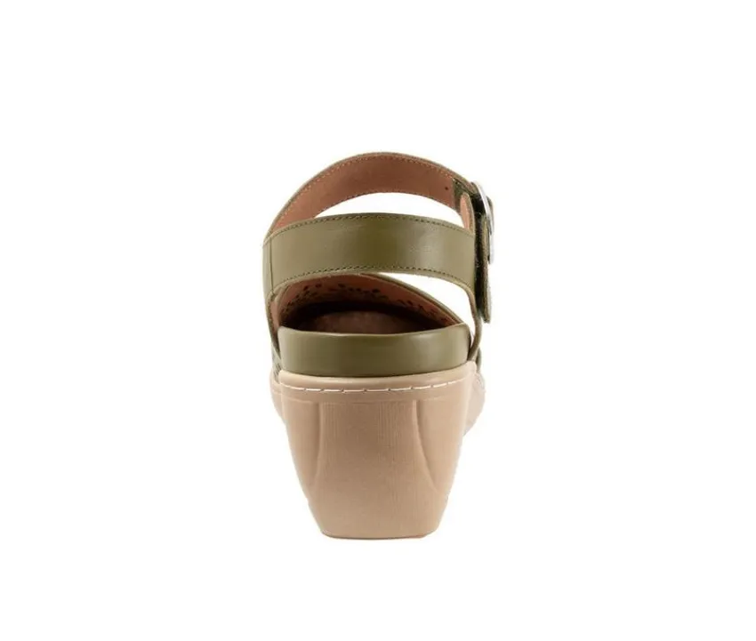 Softwalk Clogs & Mules>Women's Mabelle Perf Clogs