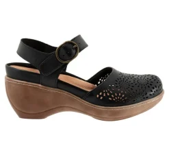 Softwalk Clogs & Mules>Women's Mabelle Perf Clogs