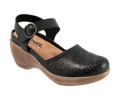 Softwalk Clogs & Mules>Women's Mabelle Perf Clogs