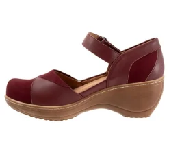 Softwalk Clogs & Mules><noscript><img width=