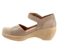 Women's Miri Heeled Clogs|Softwalk Clearance