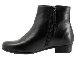 Trotters Boots & Booties><noscript><img width=